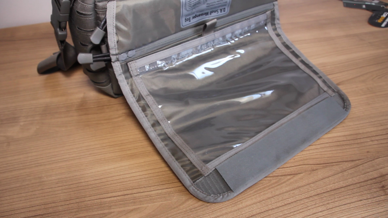 poche-administrative-small-messenger