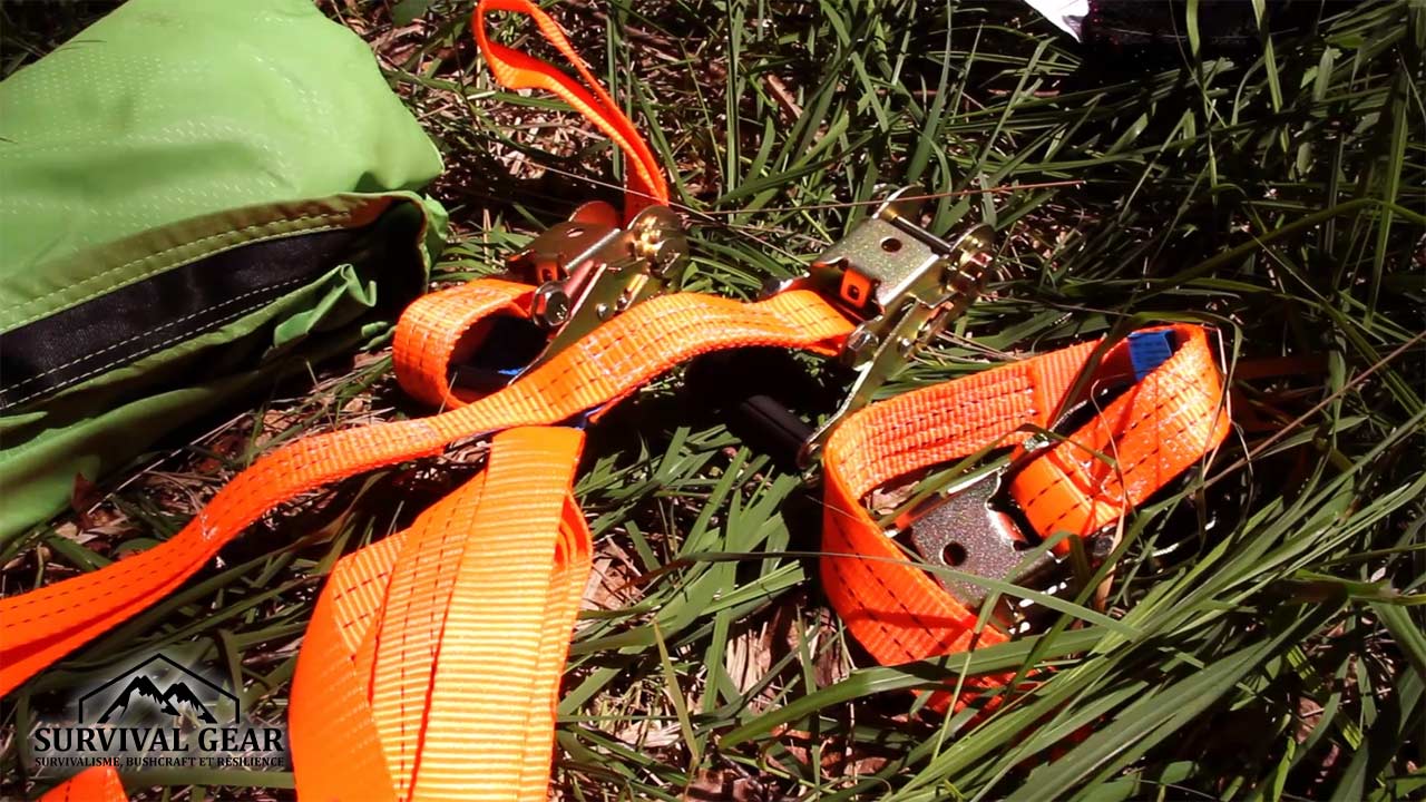 Sangles et cliquets pour tendre le Trillium